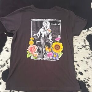Women’s size XS Dolly Parton quote t-shirt